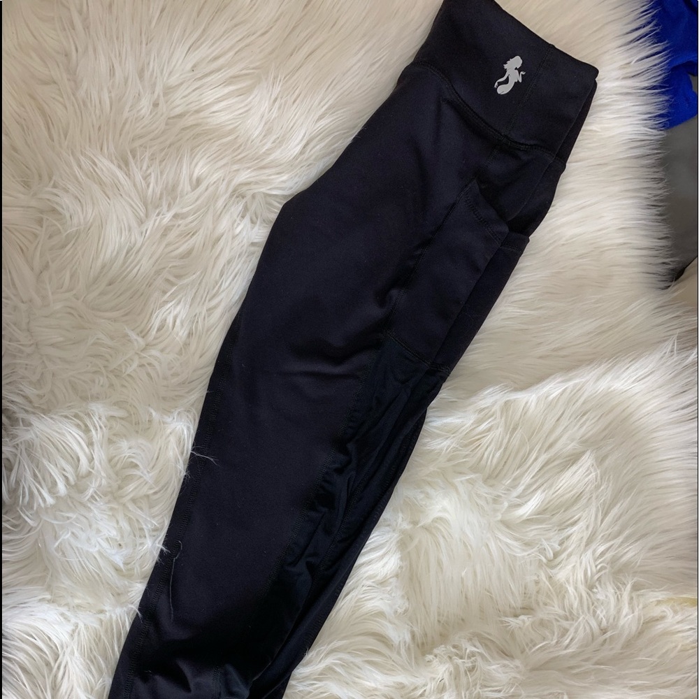 Black capris leggings